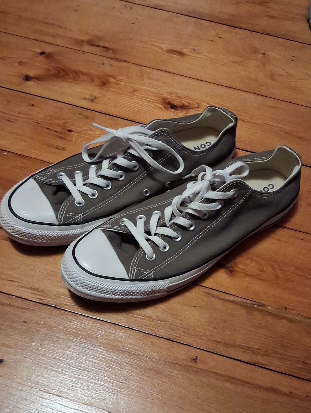 Converse Chuck Taylor Low-Top Sneakers - Grey & White Mens Size 12